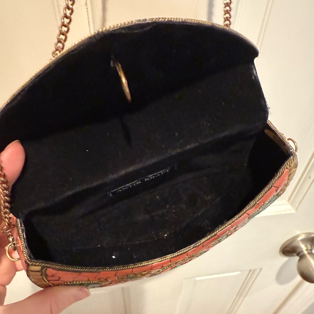 Small hard shell purse - image 5